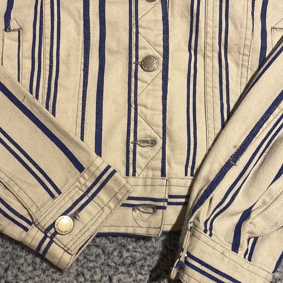 🆕Jeans jacket - Picture 4 of 5